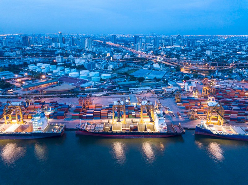اللوجيستيات وسلاسل الإمداد  Logistics & Supply Chain